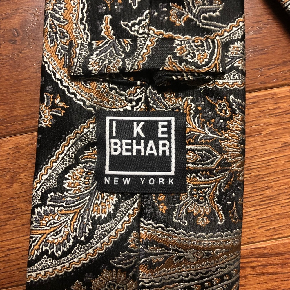 100% silk Ike Behar Men’s Tie